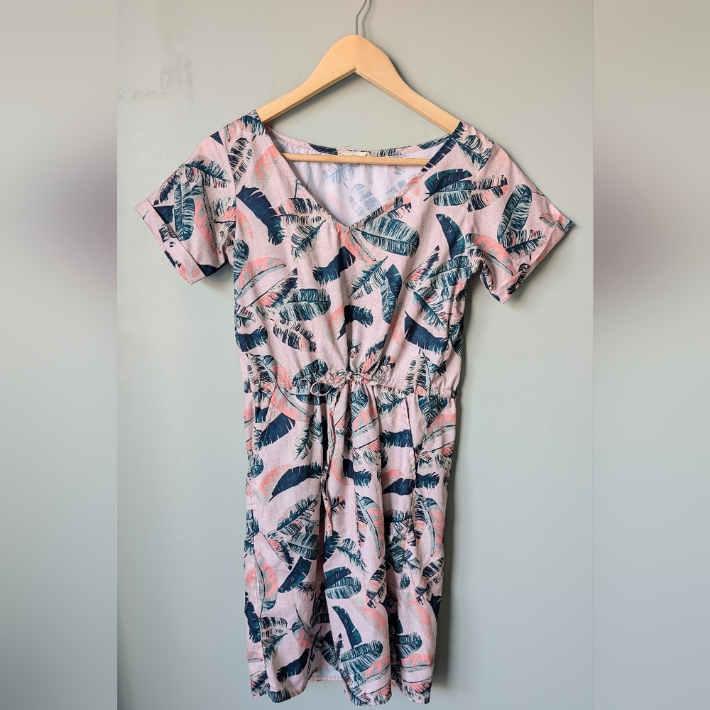 Lightweight Spring Or Summer Dress For Office. Quickdry And Floral Design Size M